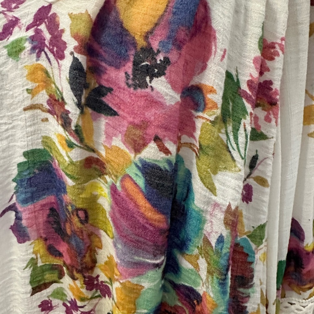 Beautiful flowy floral blouse - Picture 4 of 5